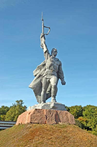 Ур. Шумейково. Памятник солдату